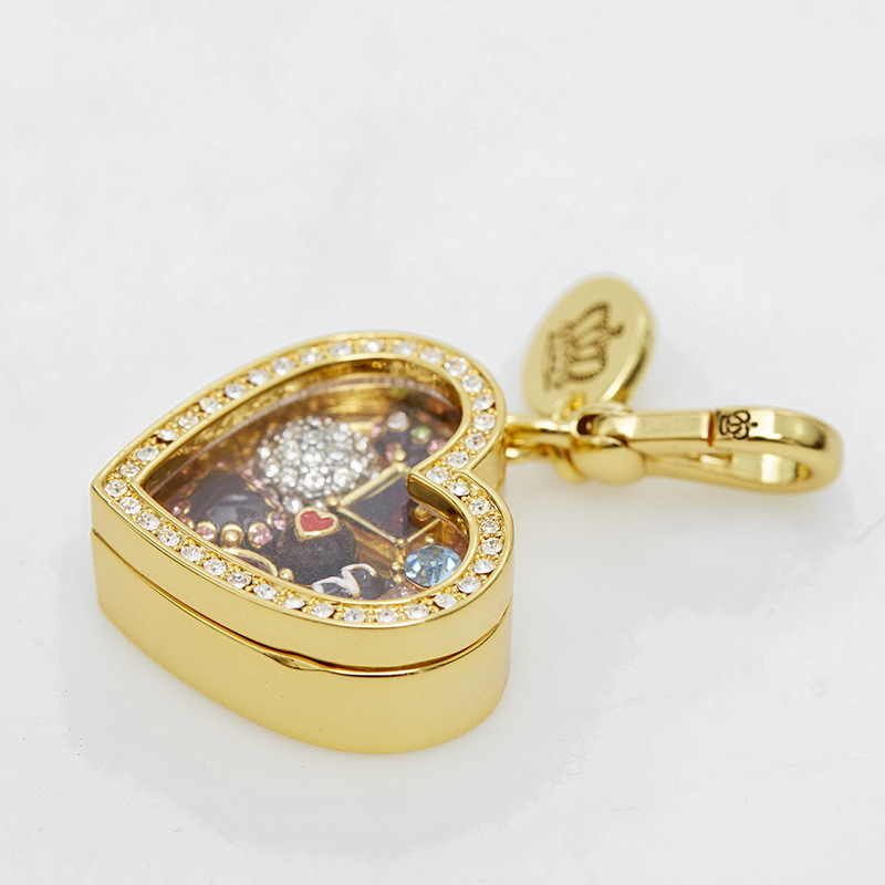 Heart-shaped pendant 10