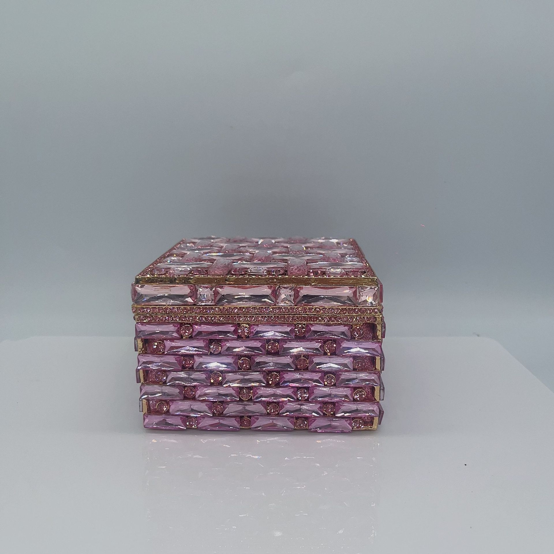 Nuevos diamantes transfronterizos caja de joyería de banquete bolsas tridimensionales de banquete europeas y americanas bolsas de mano de diamantes completas embrague nuevo púrpura