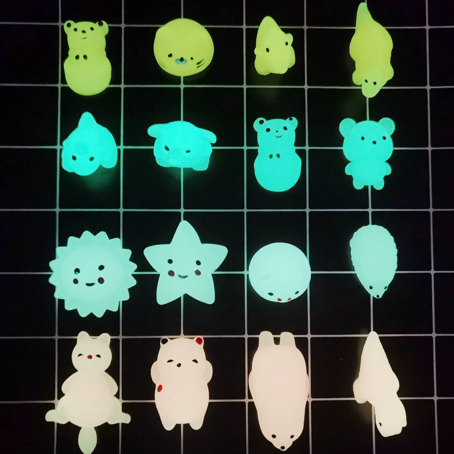 Трансграничная милая группа животных щепотка и разжим