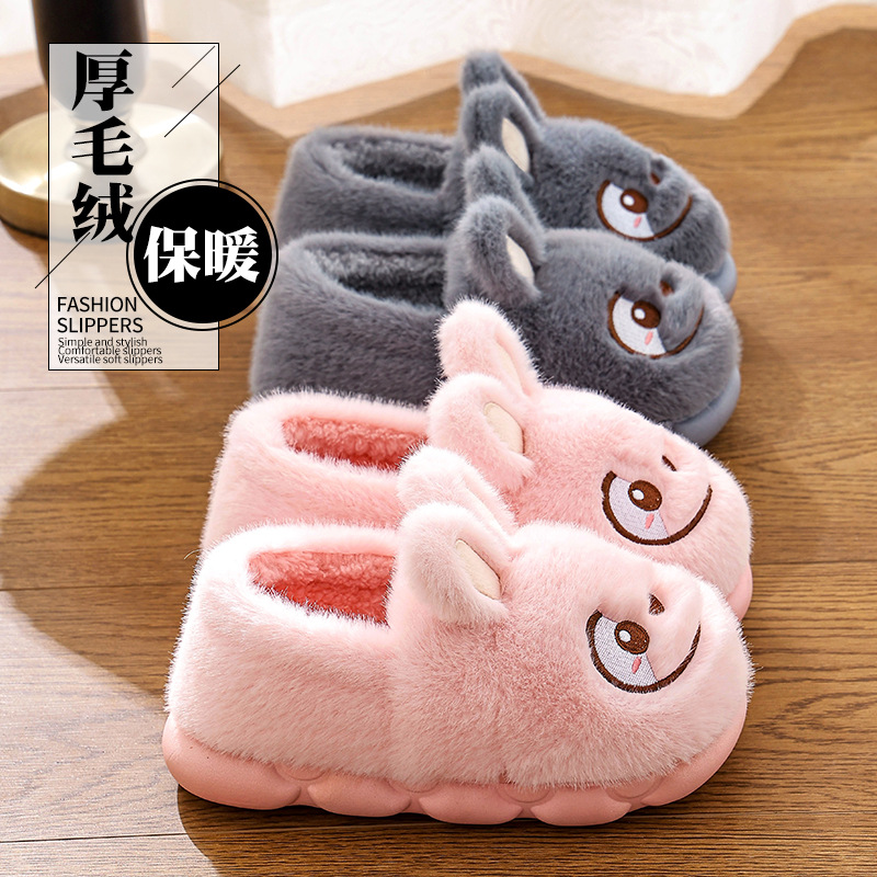 Zapatillas de algodón para mujeres otoño y invierno 2025 nuevo interior antideslizante de tela de peluche de fondo grueso para pareja calentamiento zapatillas de cabello para hombres