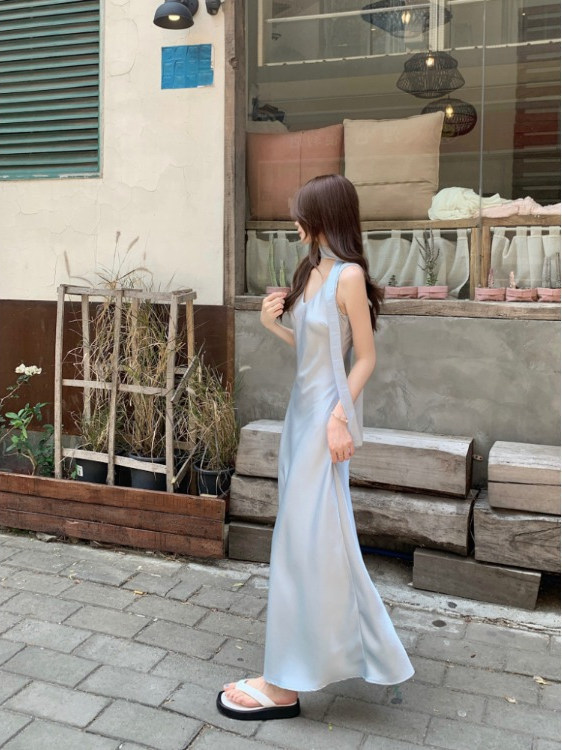 法式高级V领无袖背心连衣裙女夏季2025新款收腰醋酸缎面鱼尾长裙|undefined