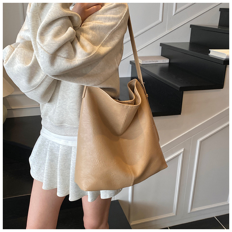 Korean style, retro, large-capacity tote bag for women, new summer 2025, versatile, fashionable, simple and solid color crossbody bag undefined
