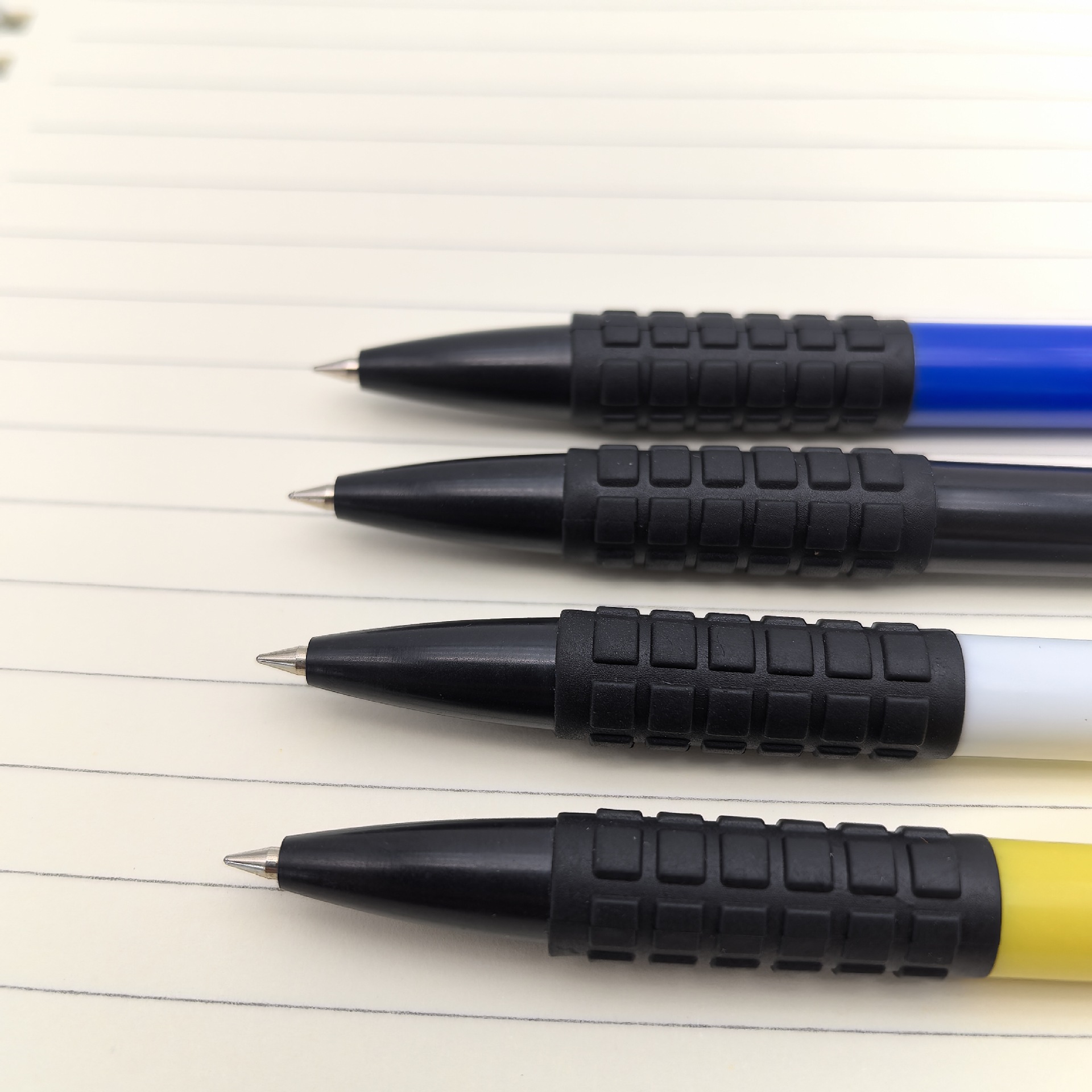 Bolígrafo de bolas personalizado logotipo mayorista bolígrafo de aceite de prensa con bolígrafo de publicidad de goma suave bolígrafo de comercio exterior antiguo