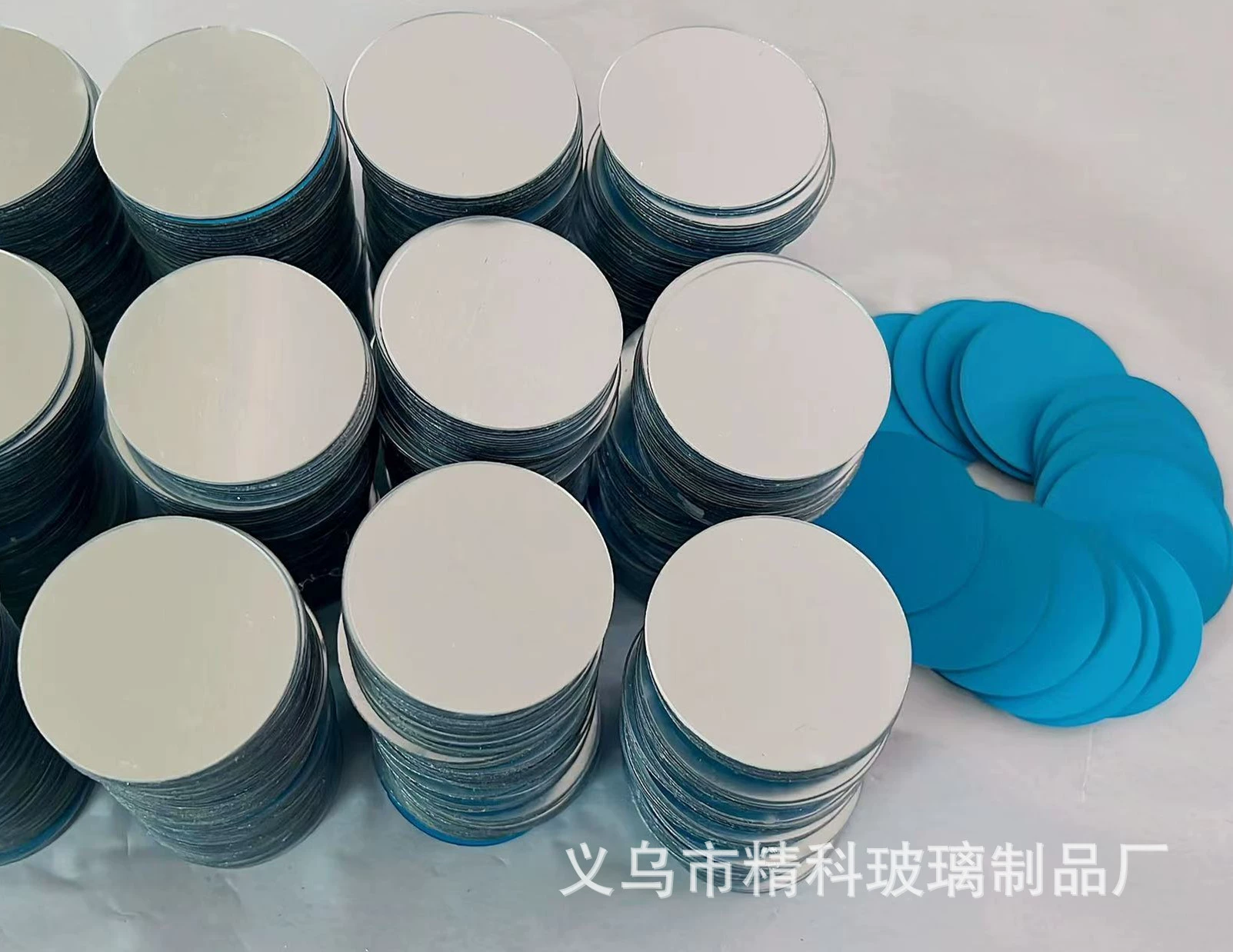 Наш завод производит 1 -- 3 мм акриловые линзы для резки акриловые зеркала плексигласа различных форм