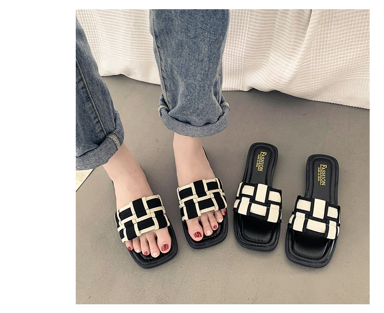 French luxury flat sandals for women to wear in summer, Xiaoxiang Feng 2023, new influencer going out to the beach, flip flops_voghion.com