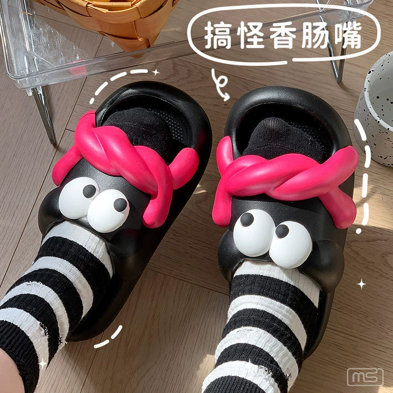 Лето 2025 г., милые трехмерные тапочки с забавным рисунком колбасы для мужчин и женщин, одинаковый стиль для пар, уличная одежда, нескользящая домашняя одежда