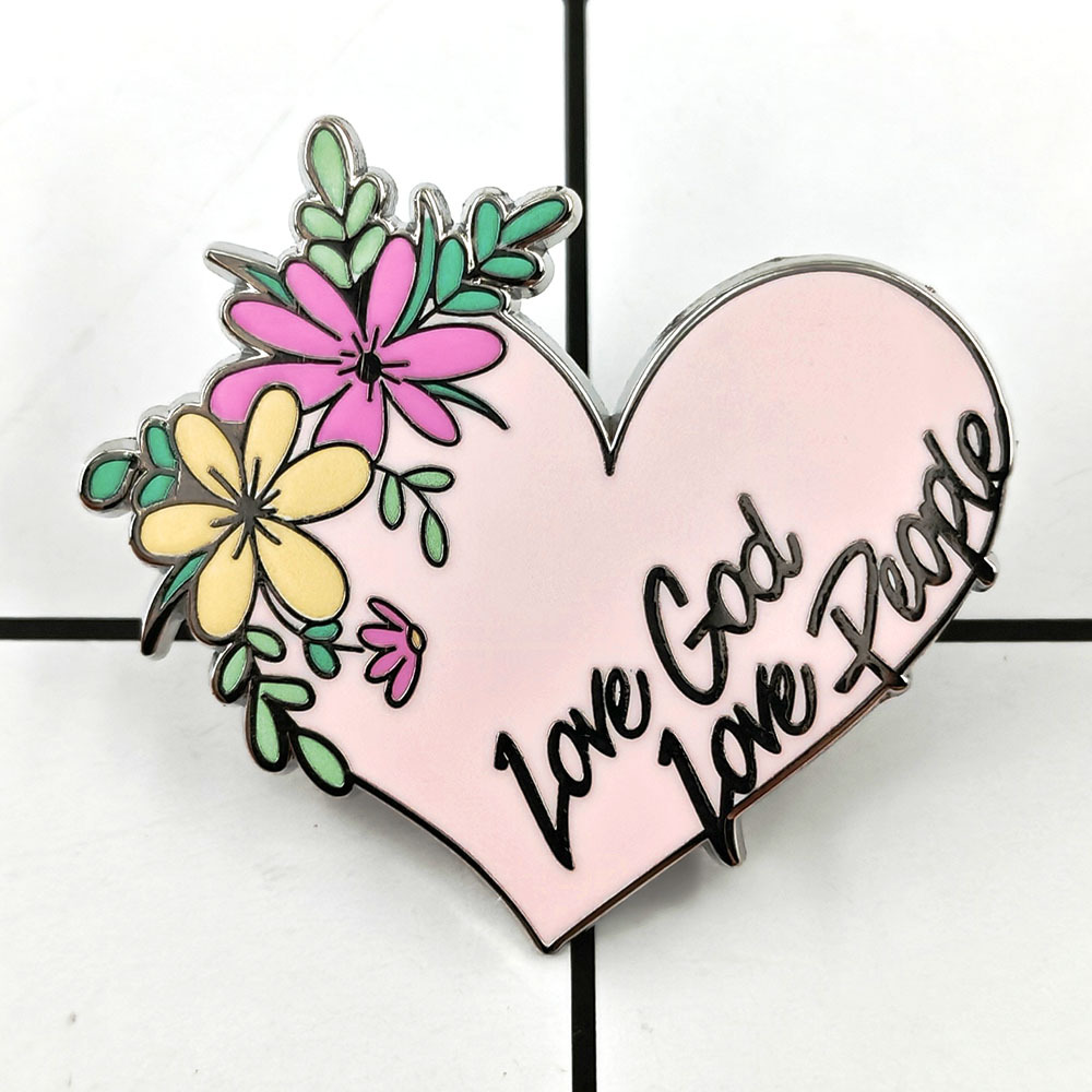 Love Everything Brooch Flower Heart-Shaped Pink Badge Faith Blessing Metal Pin Fashion Collar Jewelry Backpack Accessories
