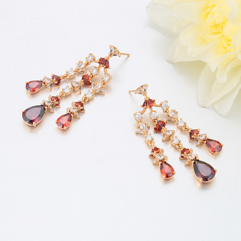 Xuping serie de aretes ligeros de lujo y elegancia de aleación de cobre chapado 18k aretes de gota de agua al por mayor para mujeres