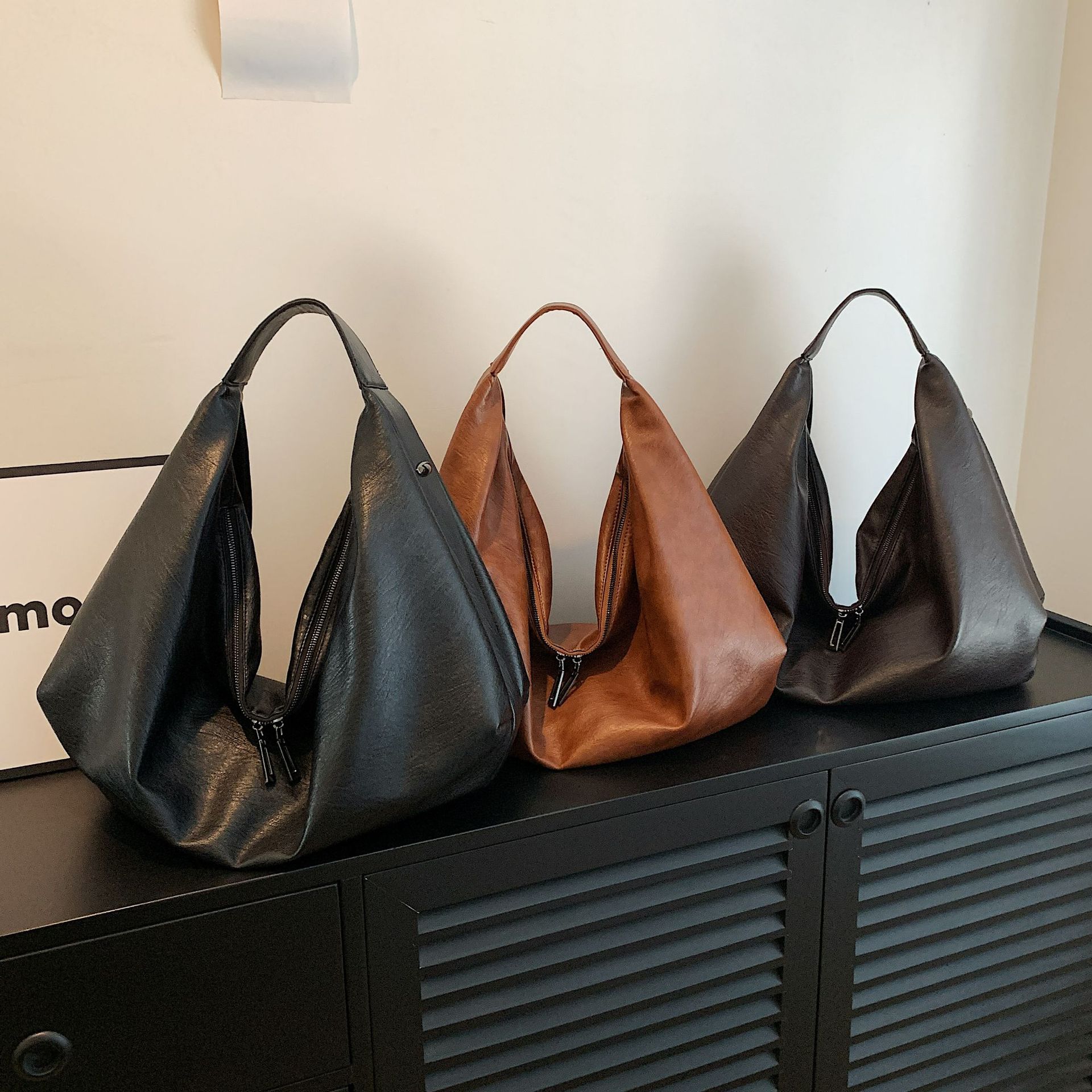 Hobo Bag Export Quality Women's Luxury Vintage Soft Leather Underarm Bag Large Capacity Commuter Versatile Shoulder Bag - Thumbnail 4