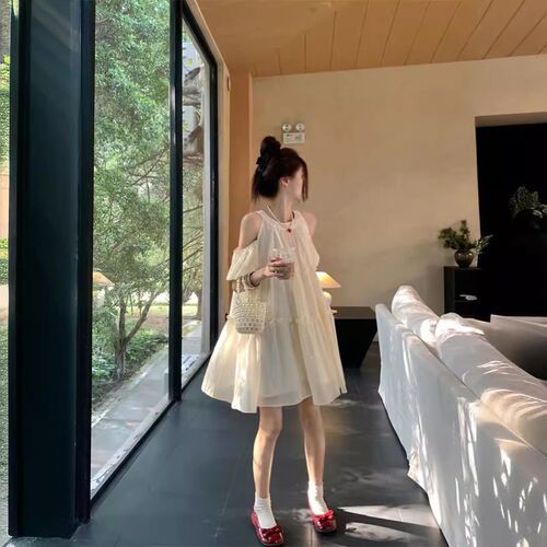 Summer new style short-sleeved French dress, off-the-shoulder design, slimming and sweet loose skirt, age-reducing short skirt