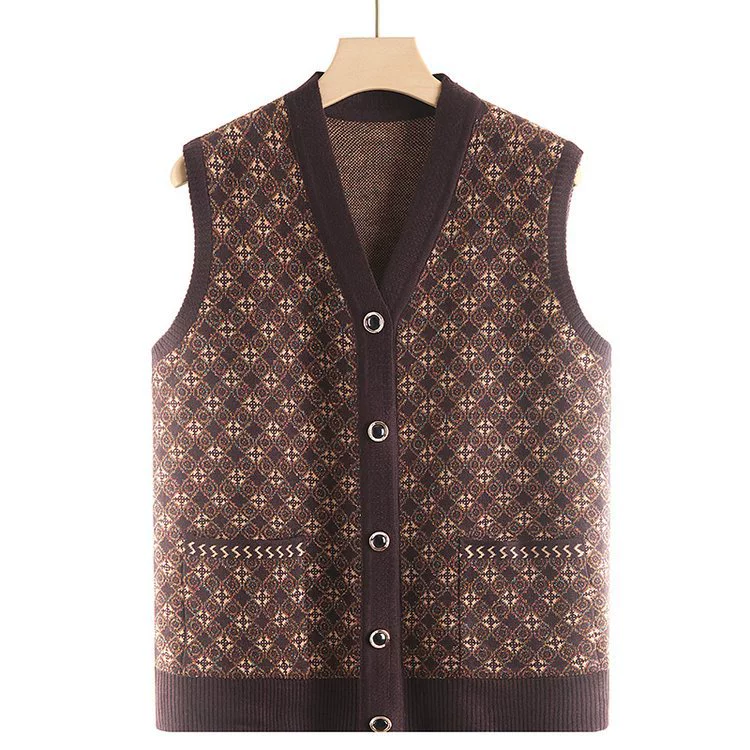 Женский жилет мама вязаный на плече