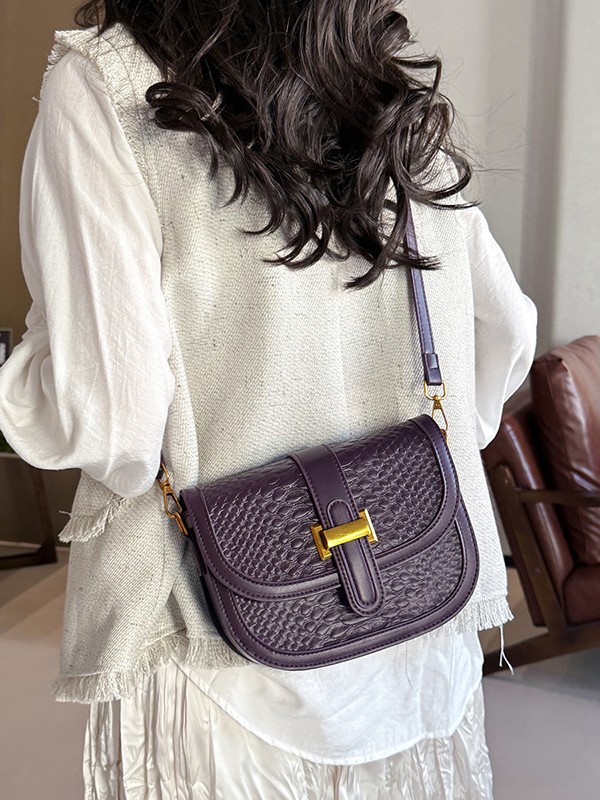 Bolso para mujeres 2026 nueva moda transfronteriza versátil bolso de silla de montar de color sólido sensación de lujo ligero tejido mochila