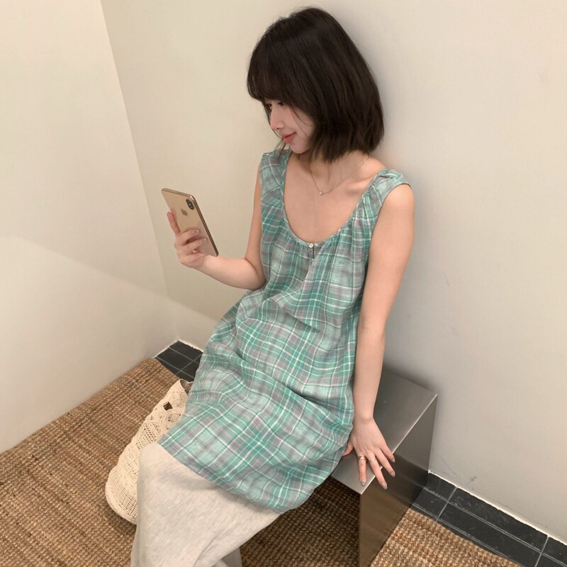 Sweet and Breathable Linen Plaid Layered Top with Collar, Vest, and Short Skirt for Women, Featuring a Slimming Design with a Sense of Luxury and Sophistication