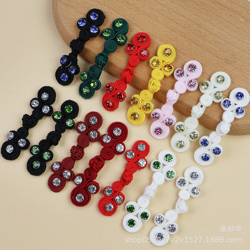 Miaoyi teje a mano cuatro turbinas de diamantes de color clavos hanfu cheongsam vestidos de botones fabricantes de venta directa Guofeng botones
