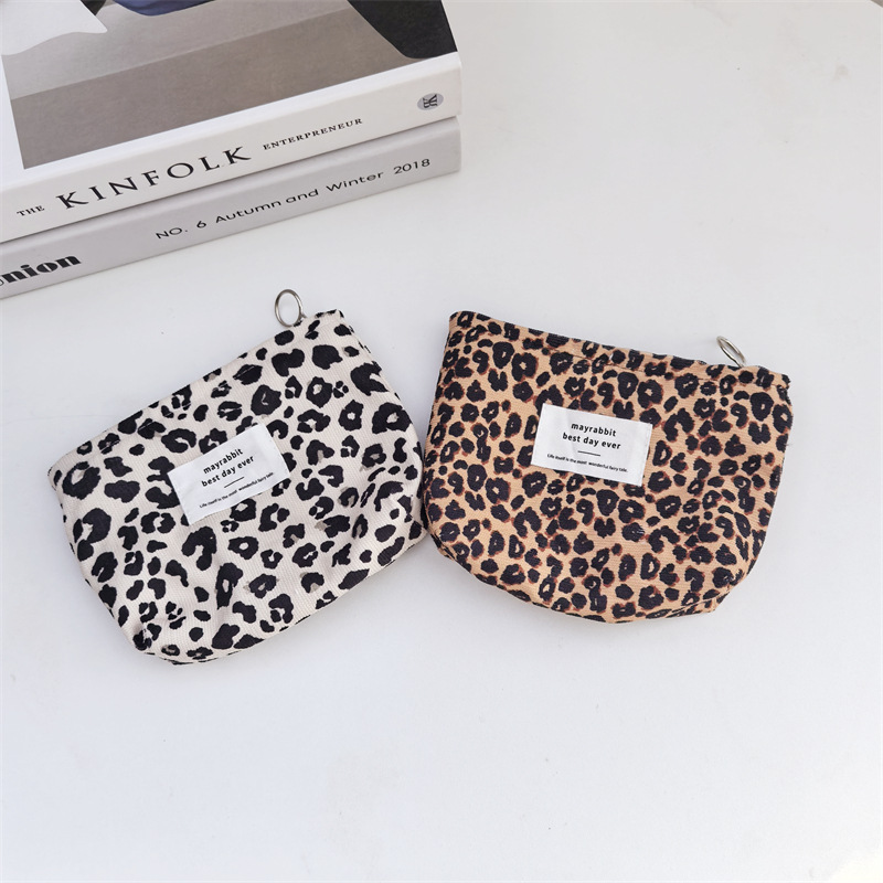 60g Weight Canvas Lining Material Zipper Closure Type / Strap Type Cosmetic Bag Bags Type Daily, Street, Shopping Occasion Corduroy Material Leopard Pattern All Seasons Season Women's Gender Elegant, Streetwear Style Square Shape Small Size Elegant Streetwear Leopard Corduroy Square Makeup Bags 11