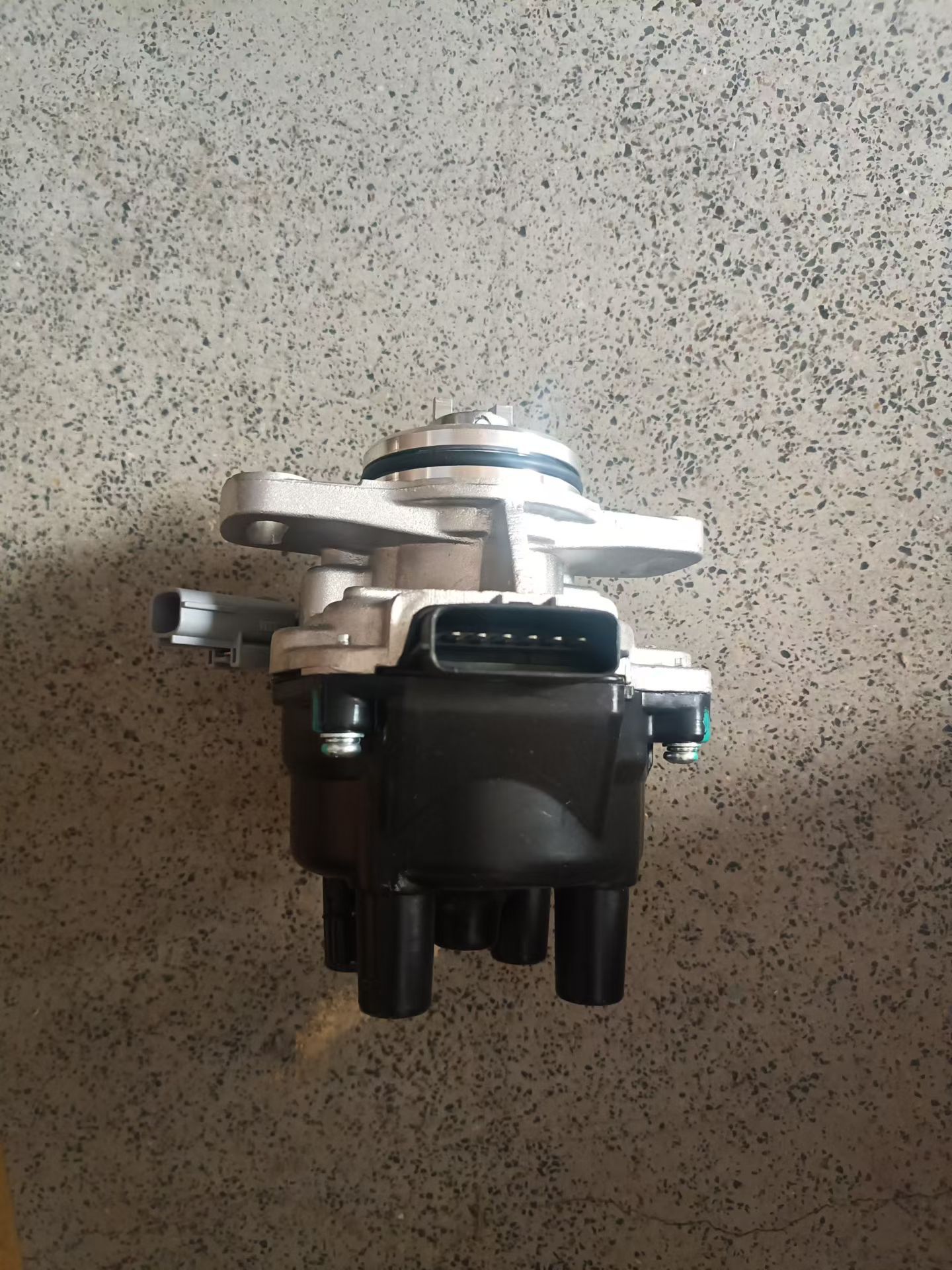 Ignition Distributor 221000m300 22100-0m300 Suitable for Nissan