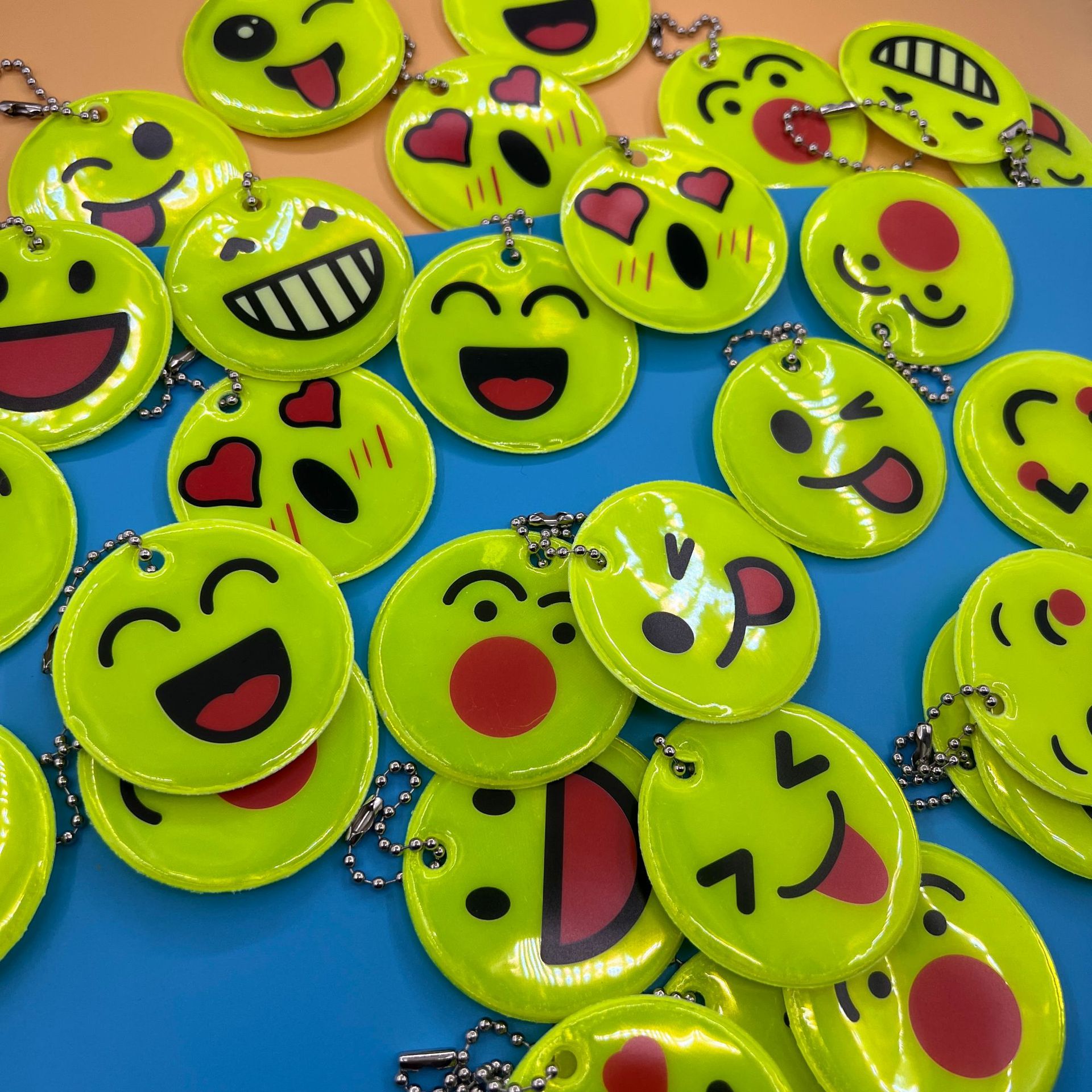 5cm Round Reflective Smiley Face Pendant Pvc Backpack Chain Emoji Keychain Student Night Warning Keychain