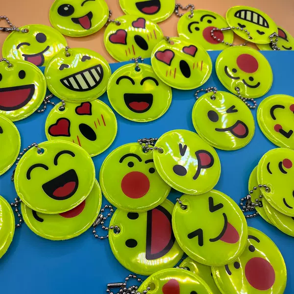5cm Round Reflective Smiley Face Pendant Pvc Backpack Chain Emoji Keychain Student Night Warning Keychain