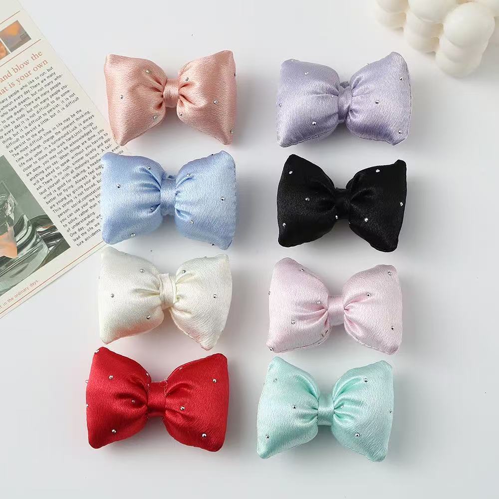 甘いミルクの昔の色のスポンジの蝶結びのヘアピンの少女の団子の頭のドリルの側は頭を挟んで飾ります。