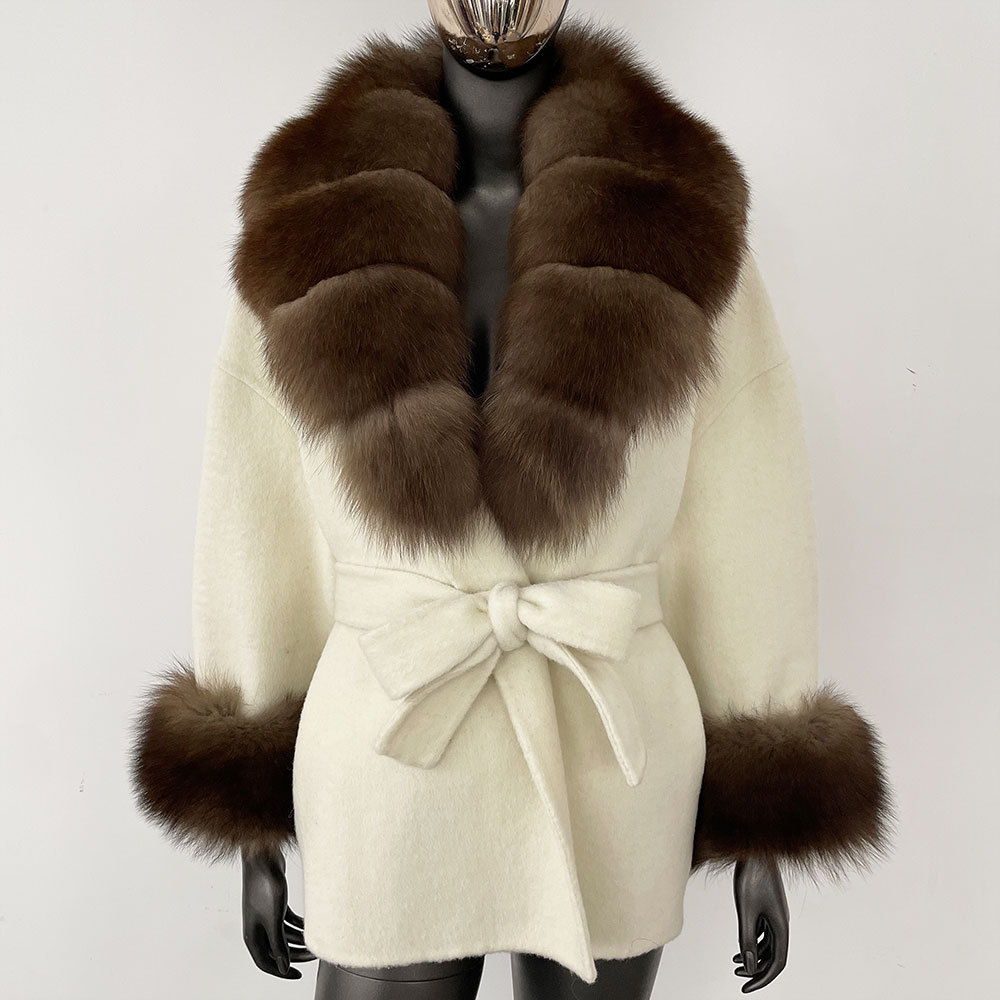 오프화이트 + 모조 밍크