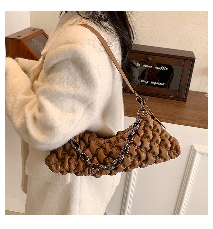 Fashionable Bubble Pleated Bag New One-shoulder Chain Rhombus Hand-held Cloud Bag display picture 4