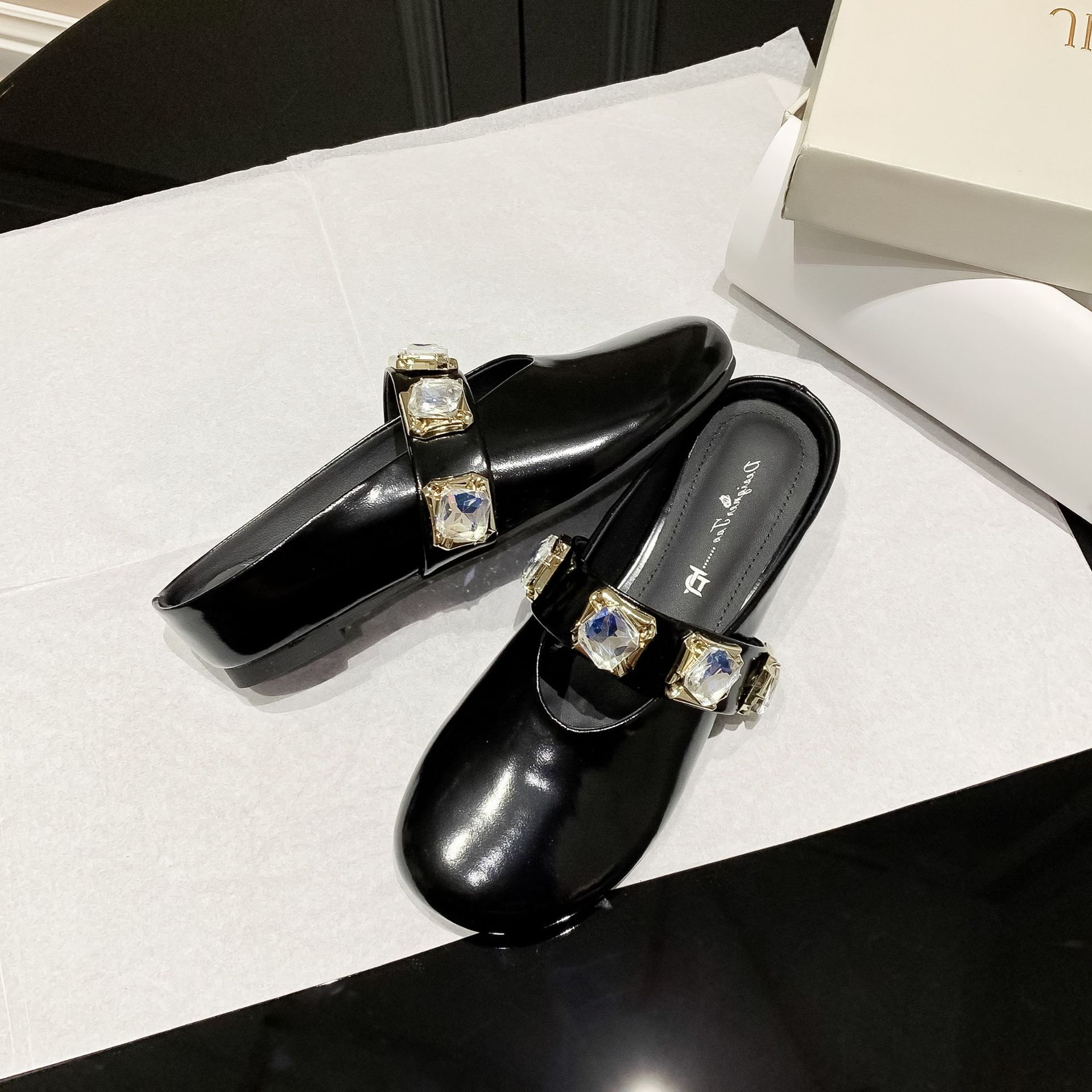 Dép mule nữ bít mũi đính đá rhinestone, gót dốc tăng chiều cao, phong cách ins — Màu đen, Màu vàng, Màu bạc chi tiết 2