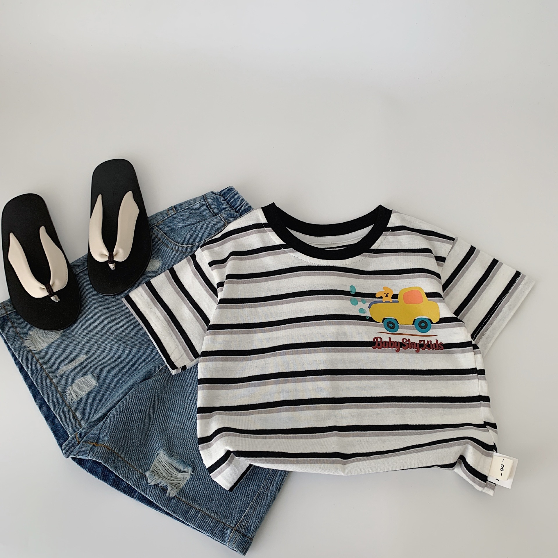 Camiseta para niños Maibao 2025 verano nuevo estilo coreano para niños y niñas vestido de verano a rayas fino de manga corta para niños al por mayor