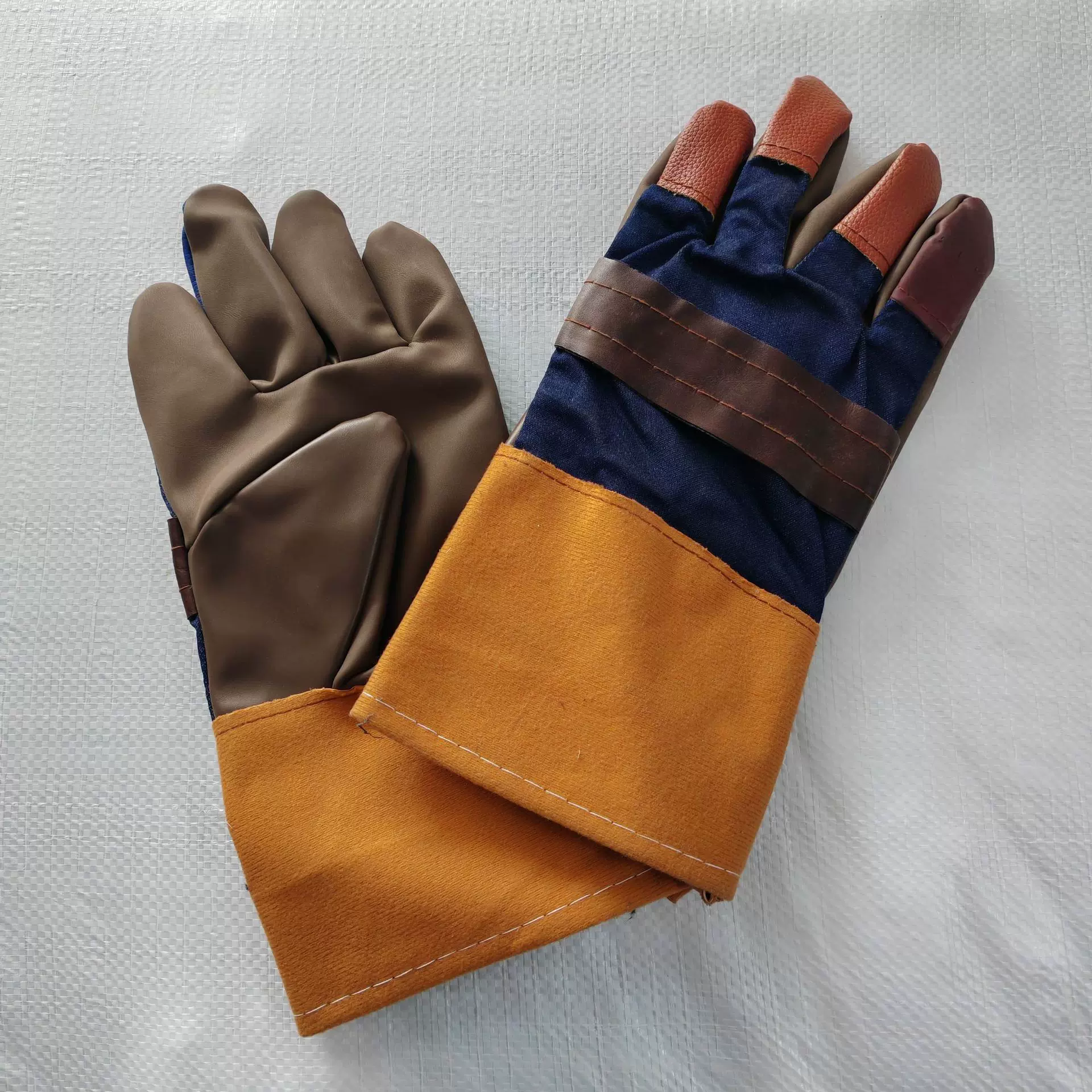 直销焊工电焊防护手套 皮革耐高温防割手套 劳保电焊手套