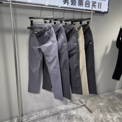 2025 夏のメンズアウトドアアサルトパンツファッションメンズ多用途トレンディなルーズカジュアルパンツスリムフィットパンツ男性