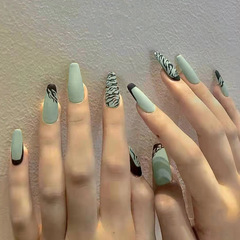 Two-minute nail art, nail stickers, detachable fake nails, nail art stickers, completed nail art.