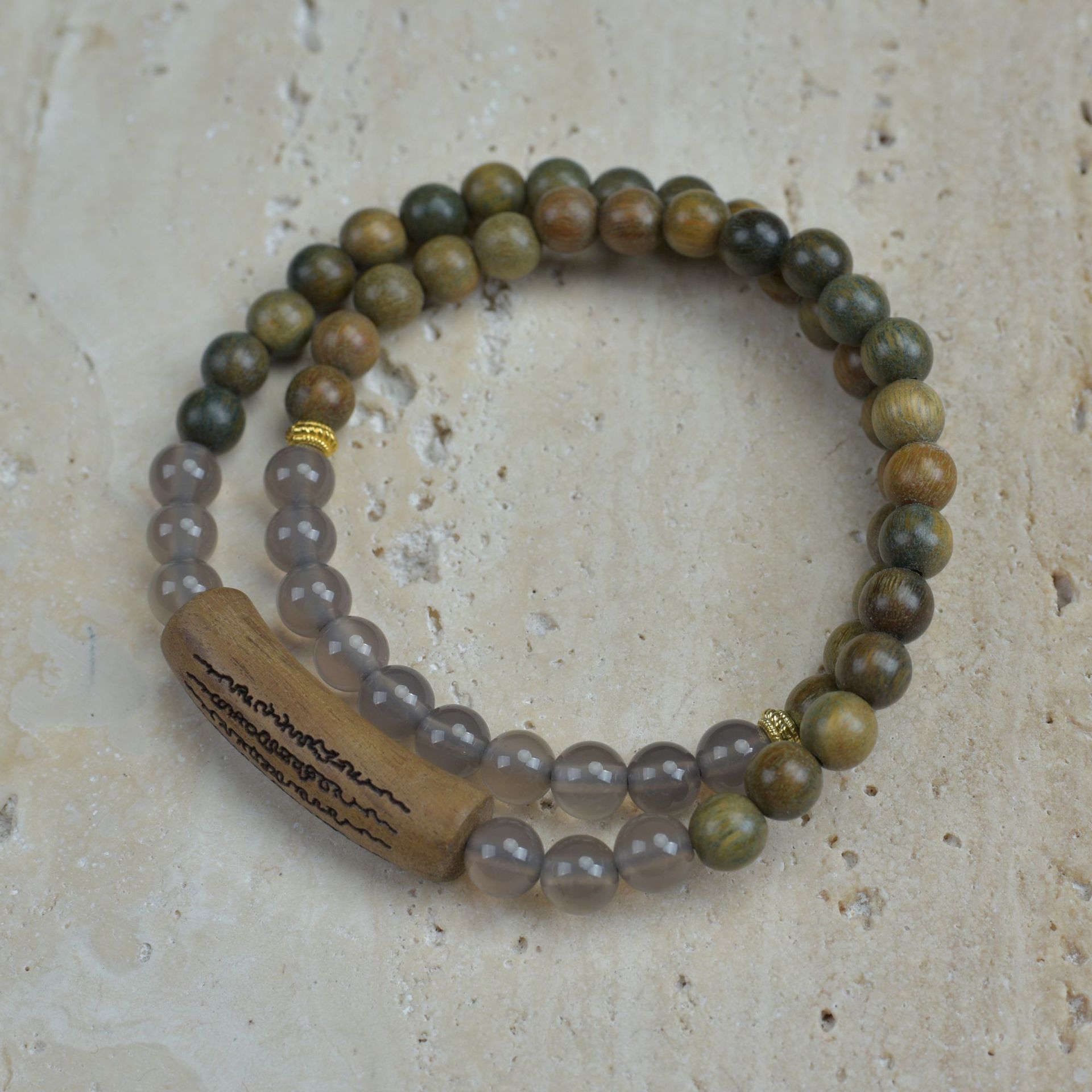 회색 마노 이중 원이 있는 6mm 녹색 백단향