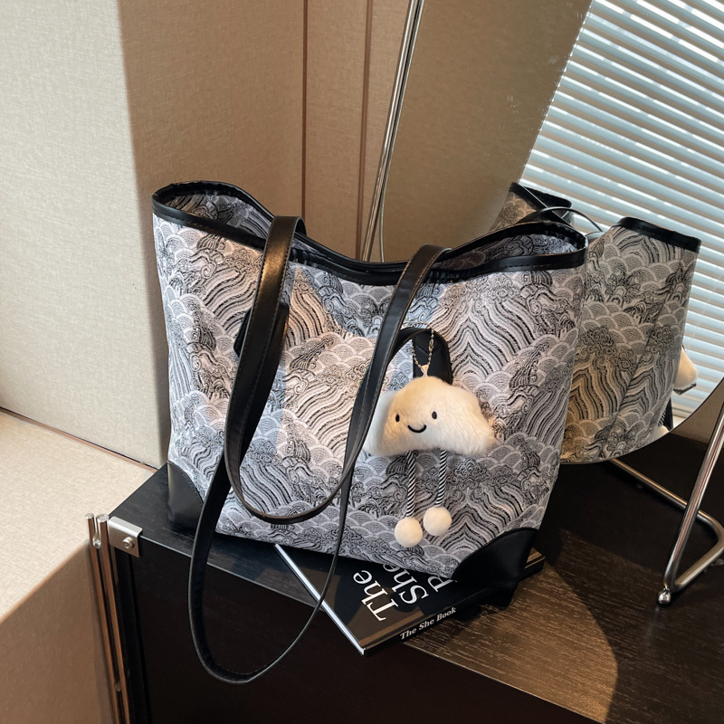 Nueva bolsa de hombro de gran capacidad de estilo chino para mujeres 2024 otoño nuevo estilo de alta calidad de impresión de patrón de montaña y mar bolsa especial