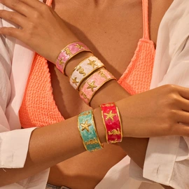 耳环;项链;手链