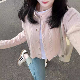 粉色麻花纹毛衣外套女韩系宽松慵懒风减龄针织开衫短款上衣春秋季