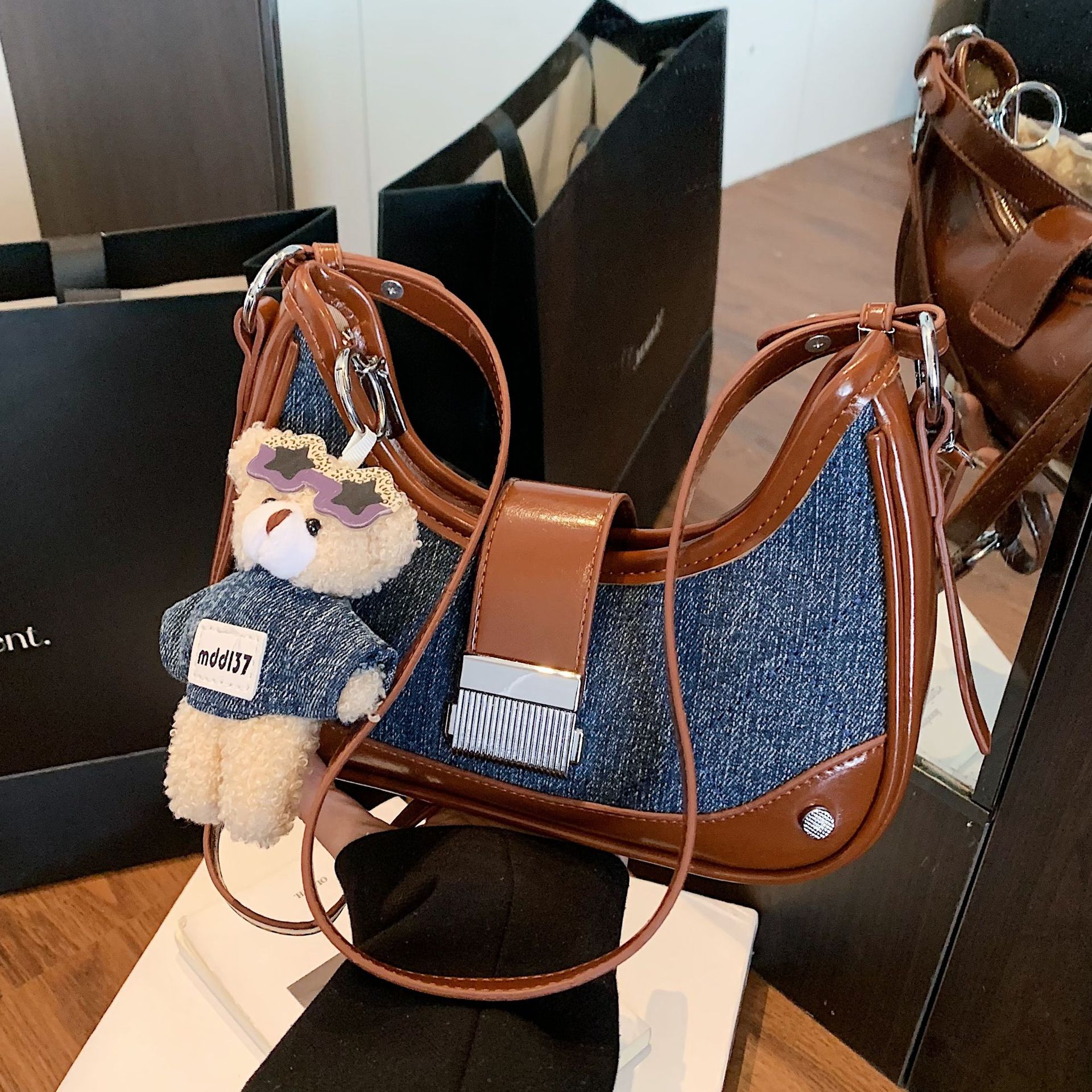 Niche Denim Contrasting Color Armpit Bag for Women Autumn and Winter 2025 New Trendy Retro Single Shoulder Crossbody Bag Commuter Small Square Bag