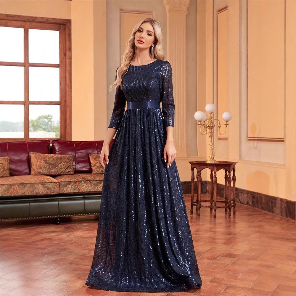 Temperamento de comercio exterior europeo y americano vestido de mangas de siete partes, vestido de damas de honor, vestido de banquete delgado y delgado.