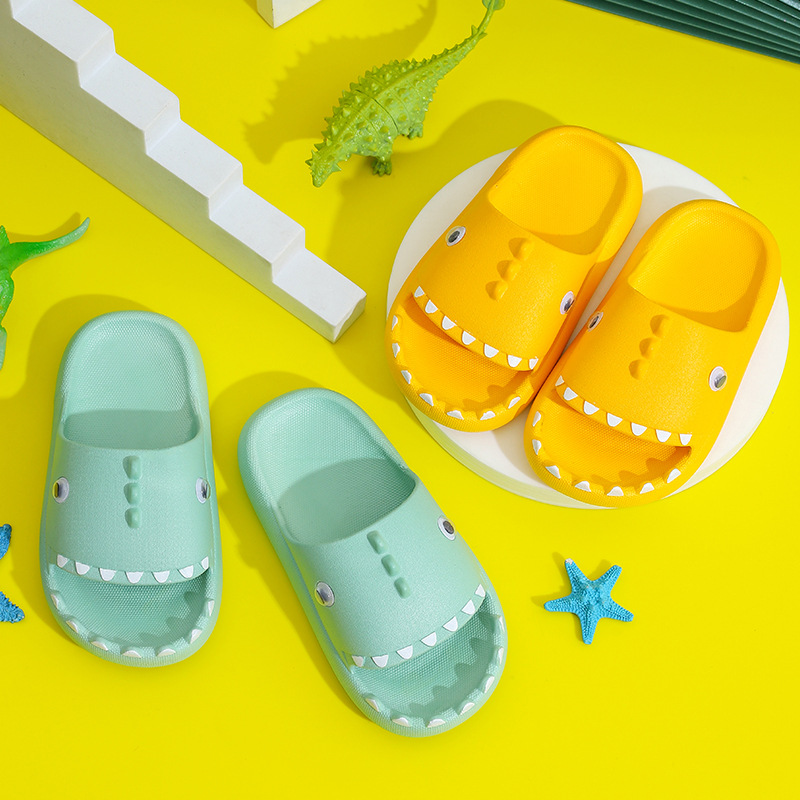 Summer Cartoon Shark Children's Slippers Home Use Baby Soft Sole Bath Slippers for Both Boys and Girls Outdoor Wear Cool Slippers Wholesale