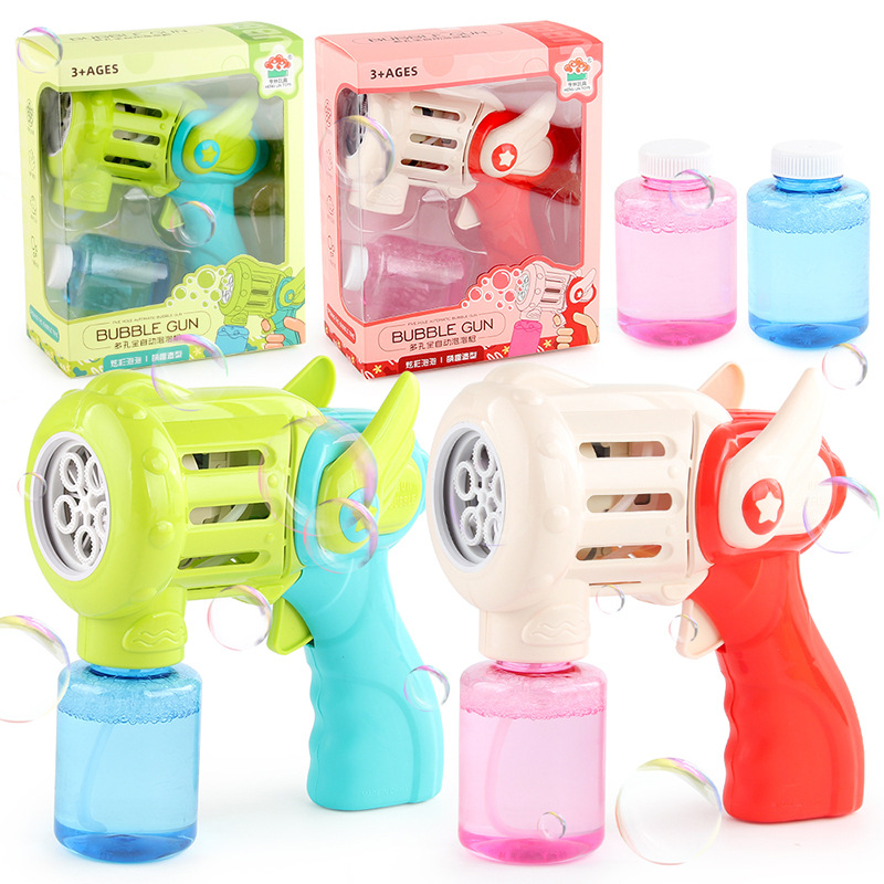 Verano nueva pistola de burbujas automática de cinco agujeros de mano juguete de ocio para niños pistola de burbujas eléctrica fábrica al por mayor
