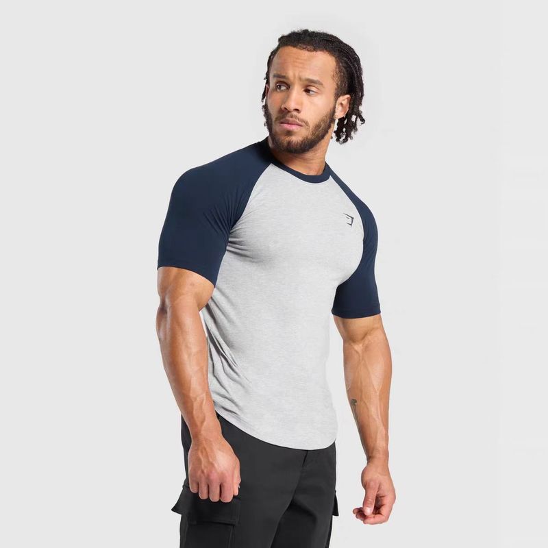 Gymshark raglon修身半袖tシャツ男性は体の弾力性を示しています。|undefined