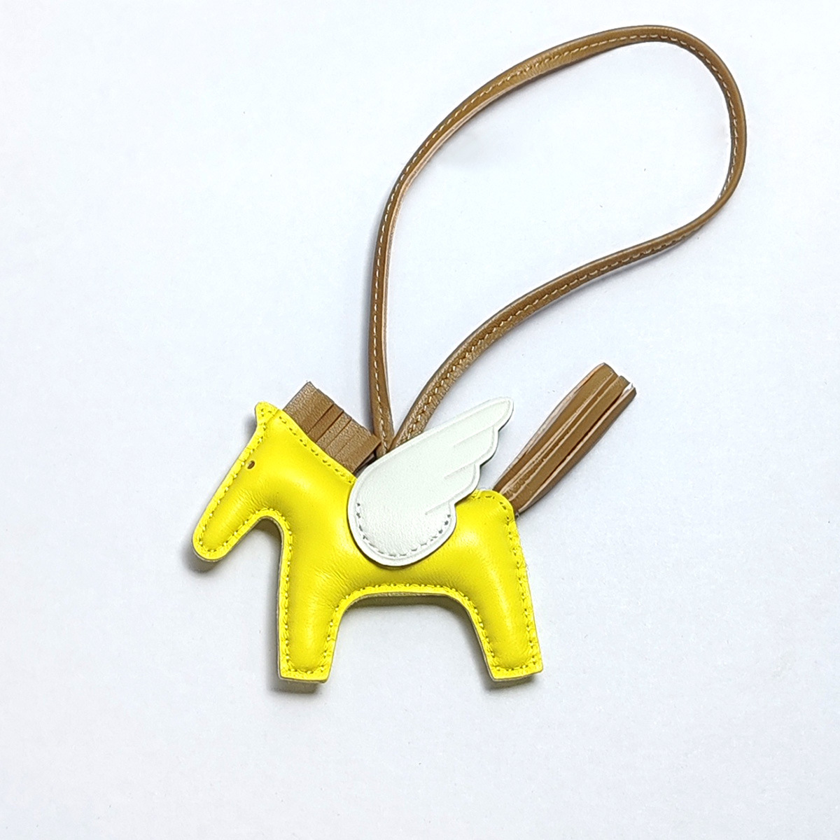 Cute Angel Little Pegasus Colgante Pit Edition H Home Colgante de bolso de caballo cosido a mano Colgante de cuero de oveja Llavero Colgante