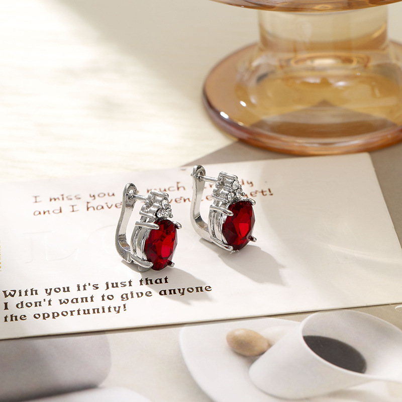 Europa y los Estados Unidos lujo ligero alto sentido huevo incrustado zircon temperamento pendientes de nicho transfronterizos diseño de orejas de orejas de mujer joyas de orejas