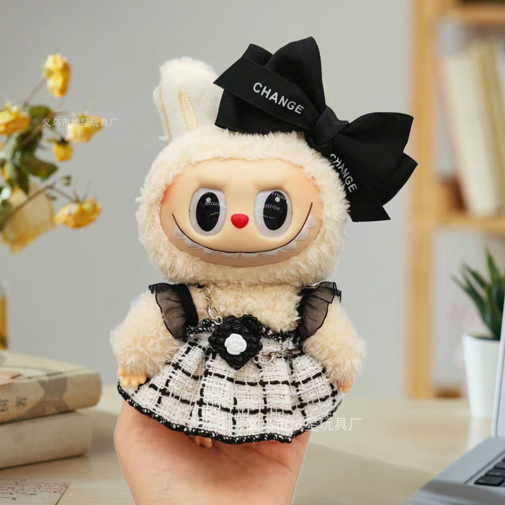 現物の布の子供の服のコレクションのアイデアの17cmの子供はセットのlabubuのゴムの子供の服の部品を着ます。