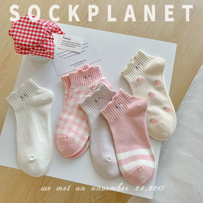 Весенне-летние новые женские носки, красивые корейские носки в популярном студенческом стиле для девочек с розовой вышивкой.