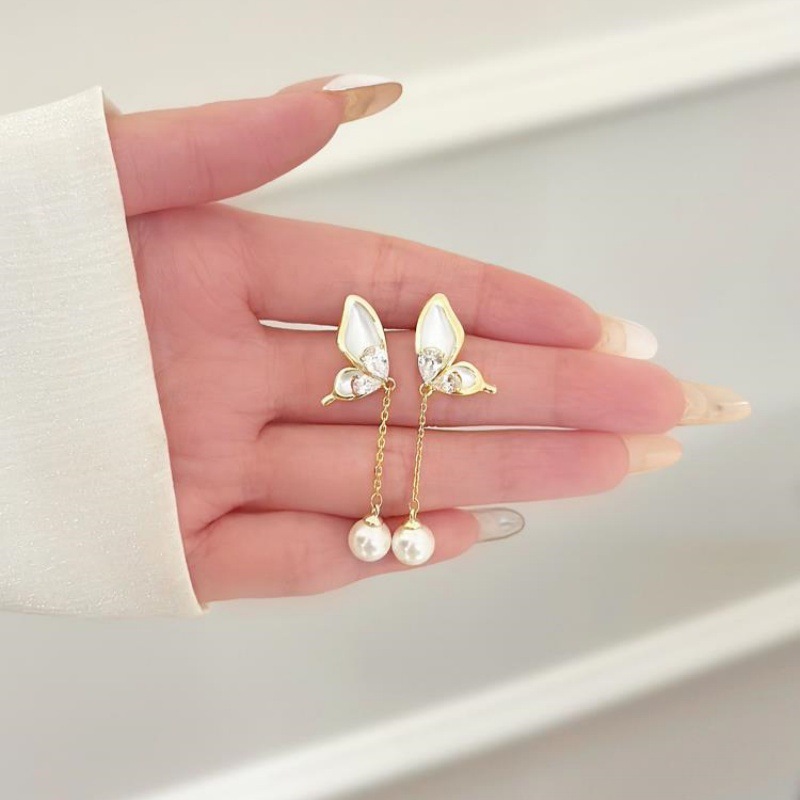 Cubic Zirconia And Pearl Stud Earrings For Everyday Elegance_voghion.com