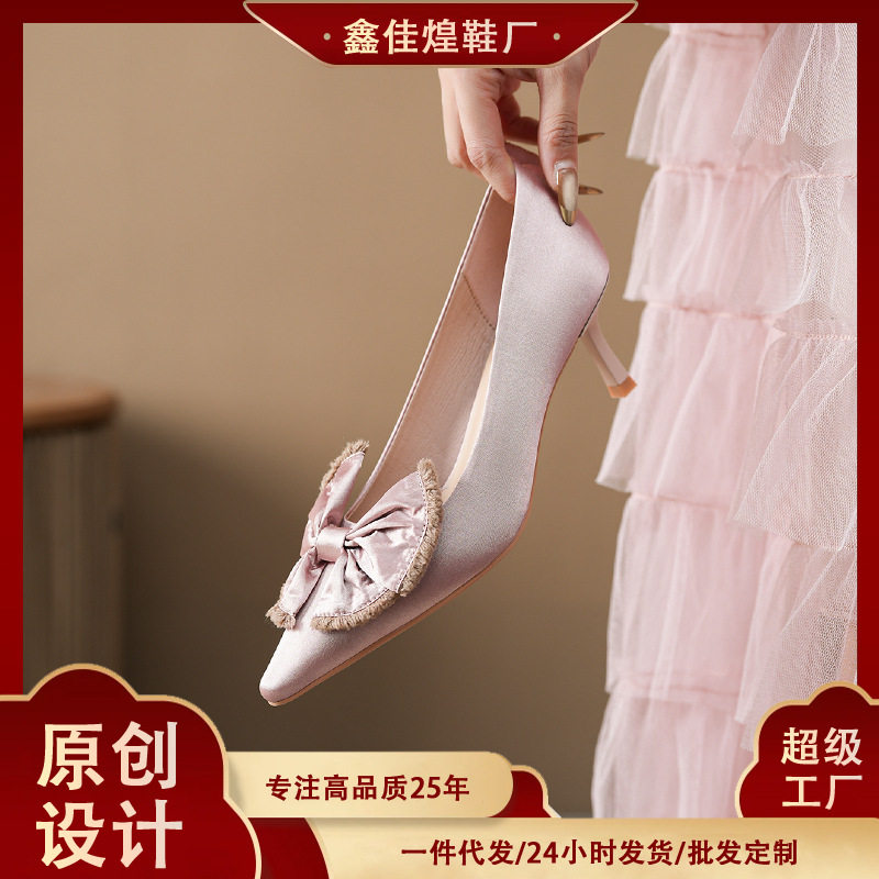 Giày cao gót nữ mũi nhọn gót mảnh 6–8 cm, nơ lụa satin lớn, phối váy — Màu hồng, Màu trắng ngà, màu đen