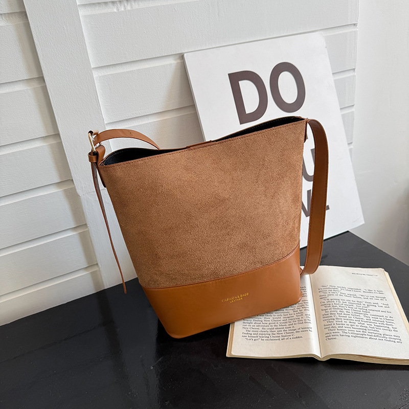 Borsa a secchiello in camoscio patchwork borsa a spalla_voghion.com