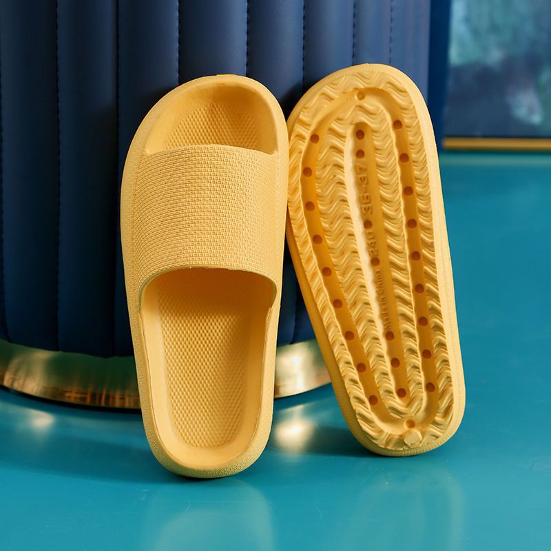 Zapatillas de mierda para hombres en el hogar en verano para salir a la nueva moda para hombres zapatillas frías con suela gruesa pareja