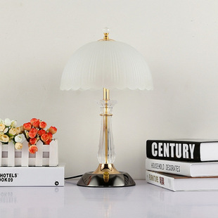 Modern Simple European Style Dimmable LED Wedding Table Lamp Bedside Bedside Feeding Crystal Glass Table Lamp