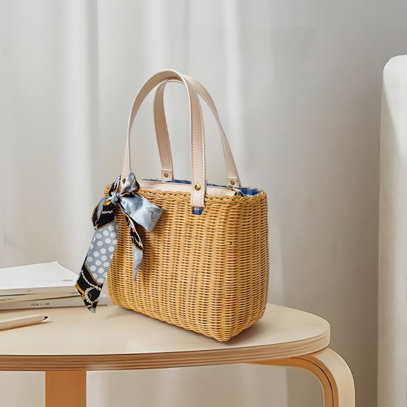 Capacious fashionable universal organizer bag to go out
