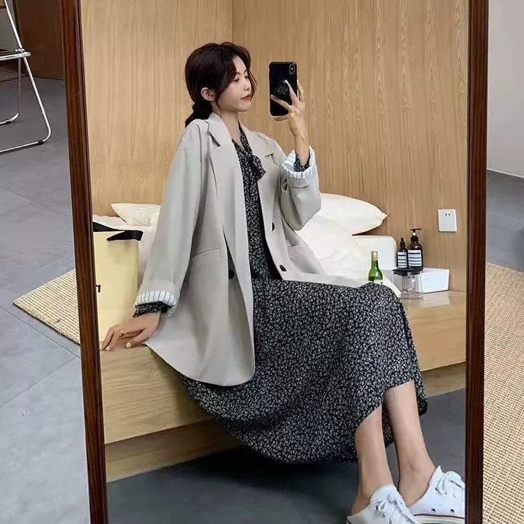Autumn long black classic suit jacket for leisure, Korean style, mid-length